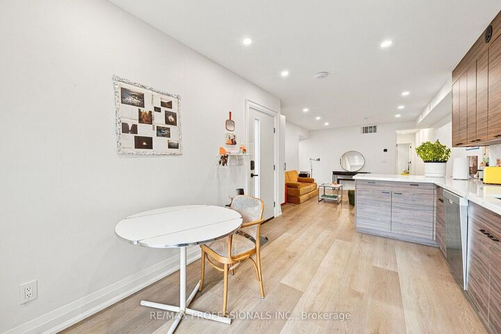 Property Photo:  134 Argyle Street 2nd Flr  ON M6J 1N9 