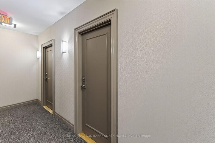 Property Photo:  500 St Clair Avenue W 1404  ON M6C 1A8 
