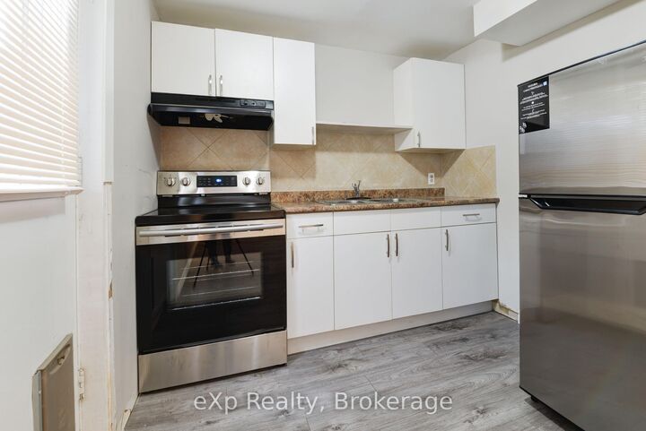 Property Photo: 475 Admiral Drive Lower ON N5V 1J3
