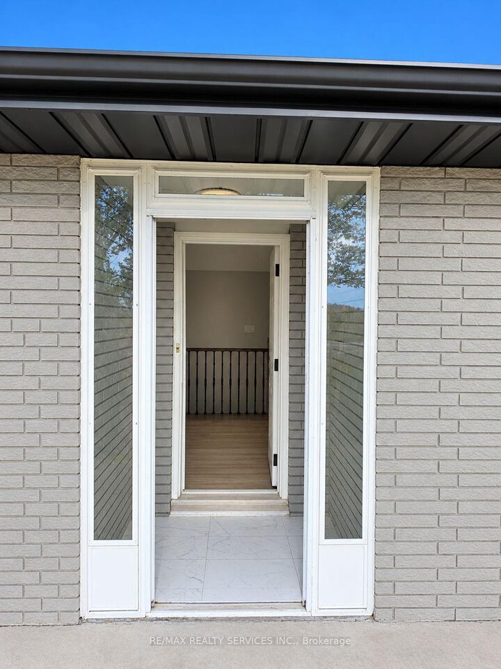 Property Photo: 13195 Heritage Road ON L7C 1V1