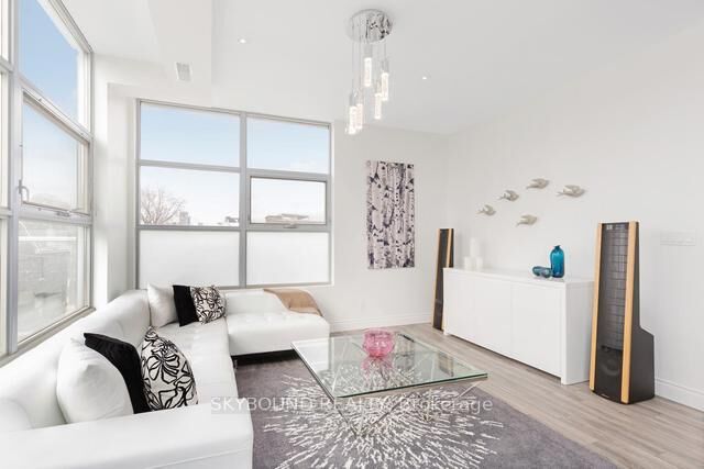 Property Photo:  1003 Queen Street E 303  ON M4M 1K3 