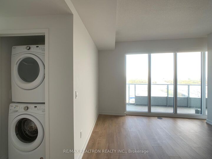 Property Photo:  117 McMahon Drive 1102  ON M2K 0E4 