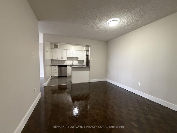 Photo de la propriété:  145 Wellington Street W 310  ON L4G 2N9 