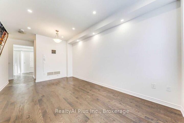Photo de la propriété:  25 Jim Mortson Drive  ON L9N 0R8 