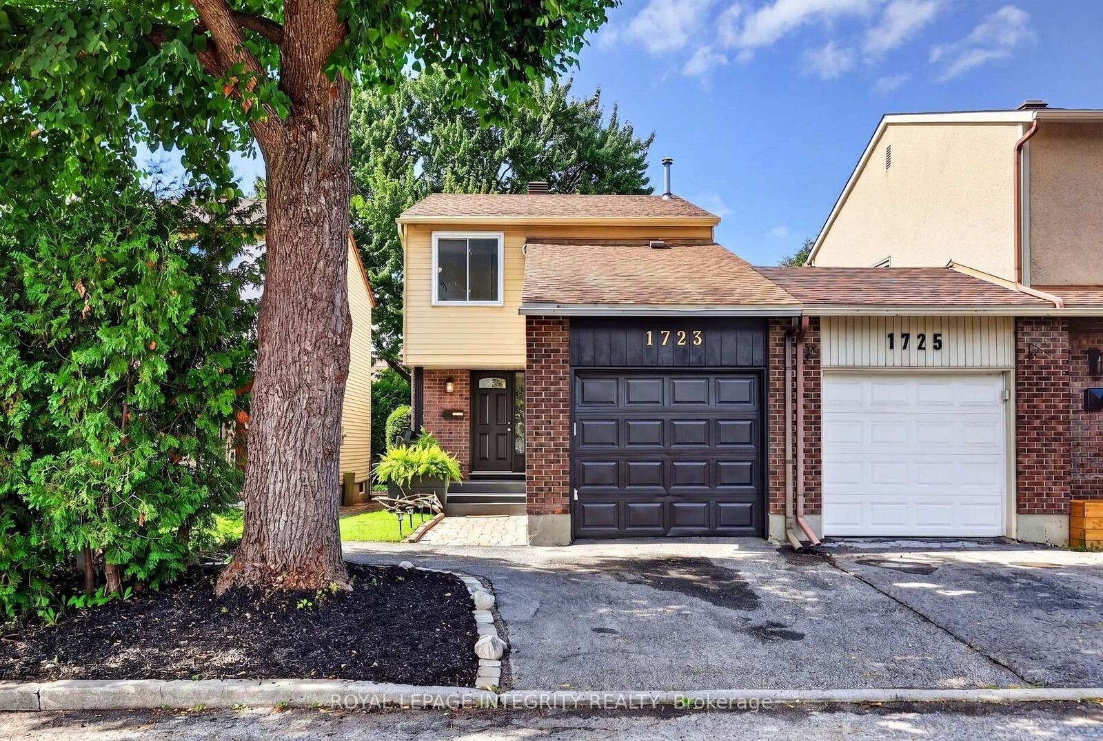 Property Photo:  1723 Lafrance Drive  ON K1E 2H1 