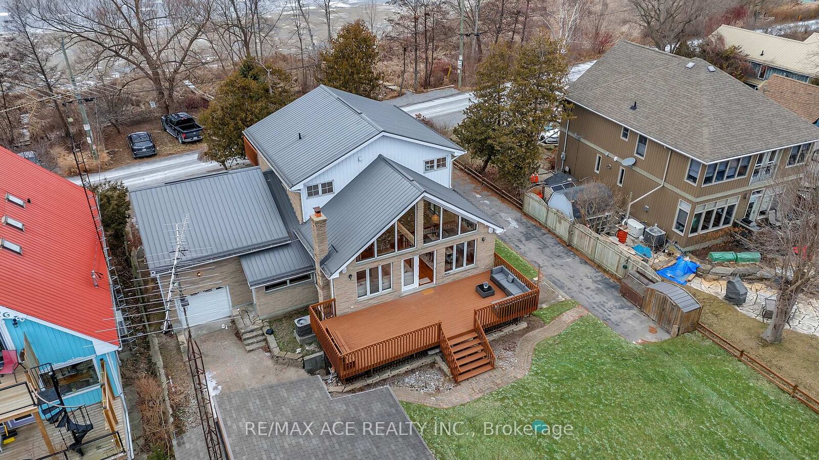 Property Photo:  52 West Beach Road  ON L1C 7B7 