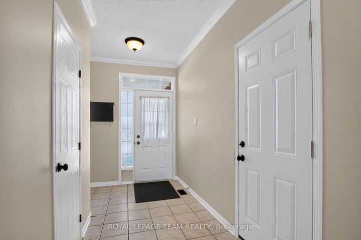 Property Photo:  3 Chantilly Gate  ON K2S 2B2 