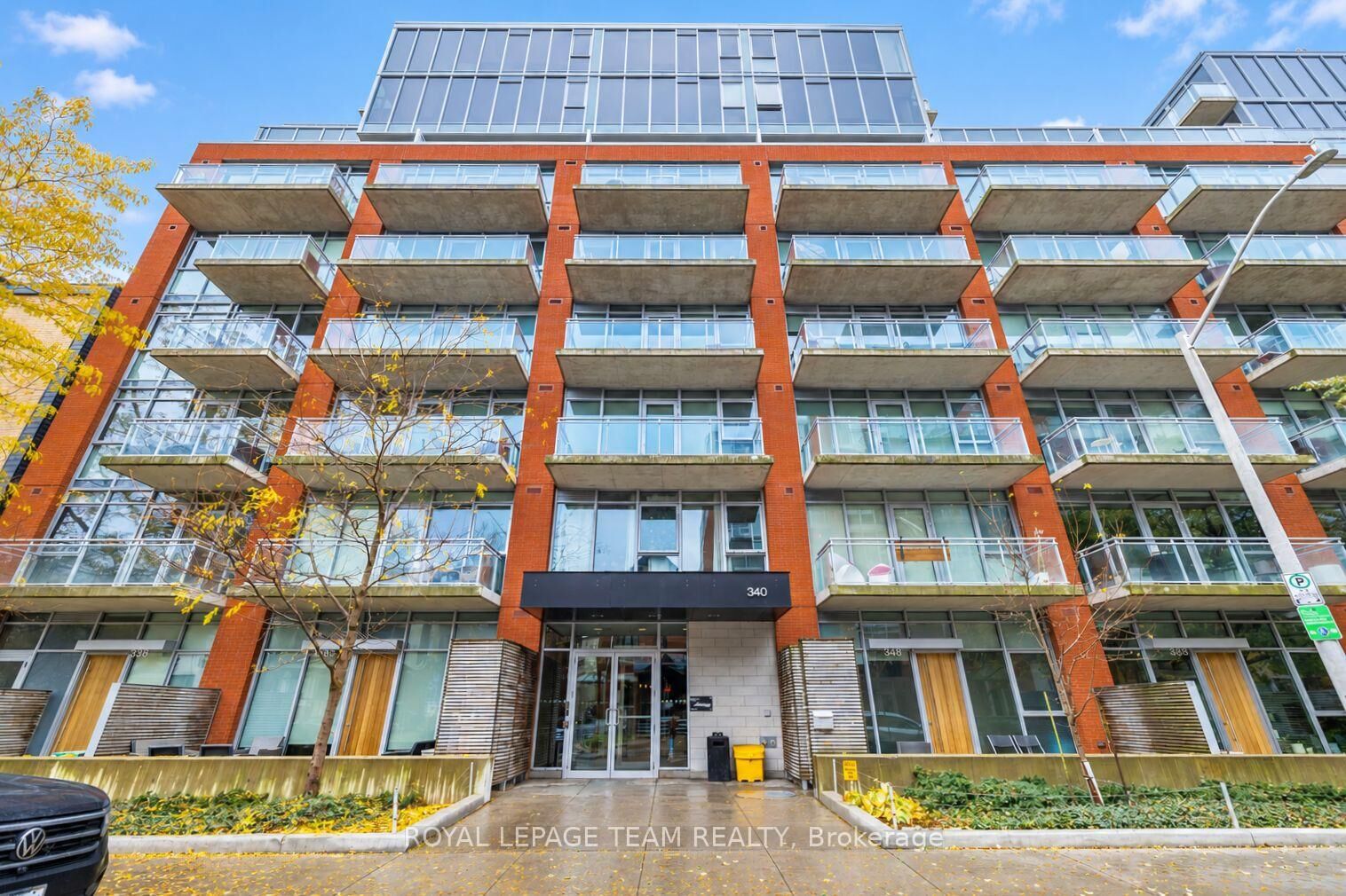 Property Photo: 340 McLeod Street 340 ON K2P 1A4