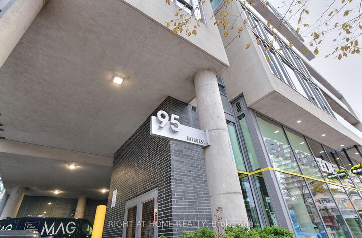Property Photo:  95 Bathurst Street 422  ON M5V 0H7 