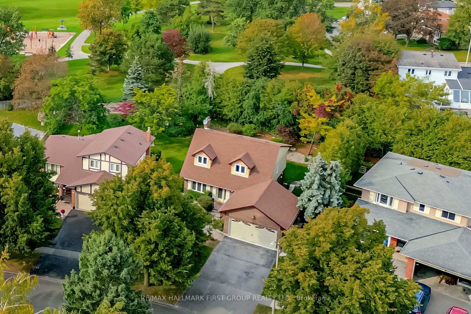 Photo de la propriété:  33 Anstead Crescent  ON L1S 3X4 