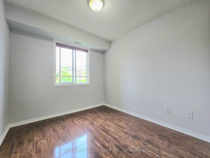 Property Photo:  684 Warden Avenue Room 2 - #314  ON M1L 4W4 