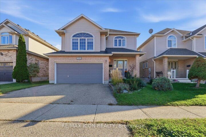 Property Photo:  382 Mountain Laurel Crescent  ON N2E 4B4 