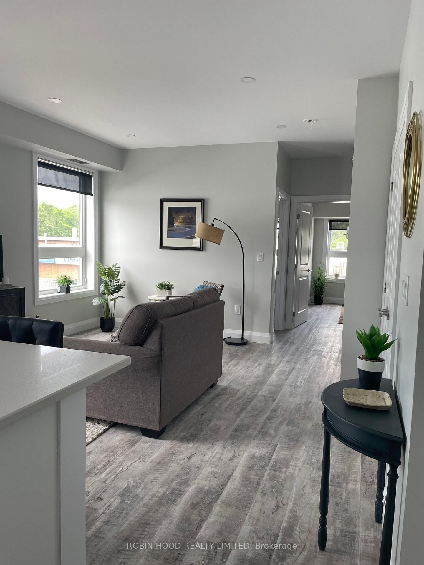 Property Photo:  124 King Street 303  ON N4B 1X8 
