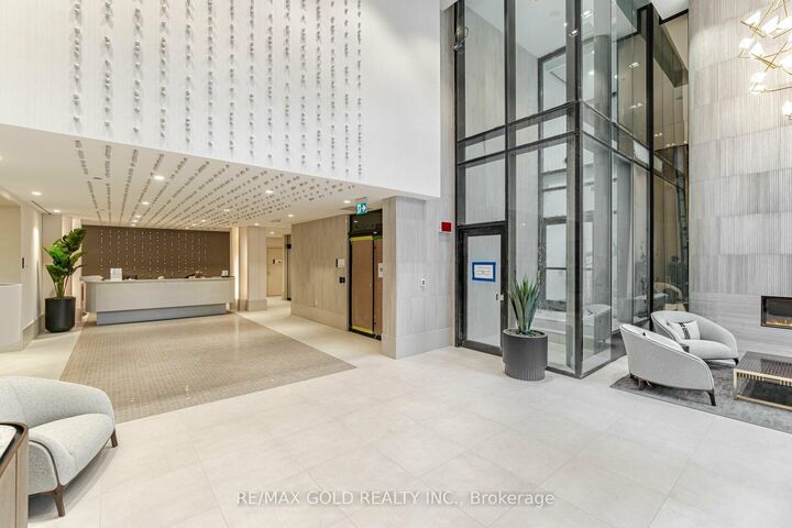 Property Photo:  2020 Bathurst Street 216  ON M5P 3L1 