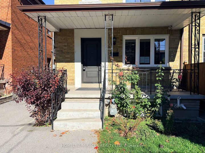 Property Photo:  228 Browning Avenue  ON M4K 1X2 