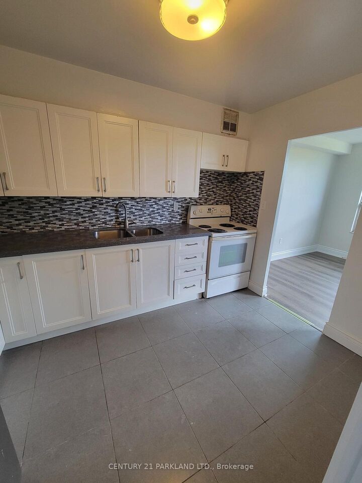 Property Photo:  10 Edgecliffe Golfway #517  ON M3C 3A3 