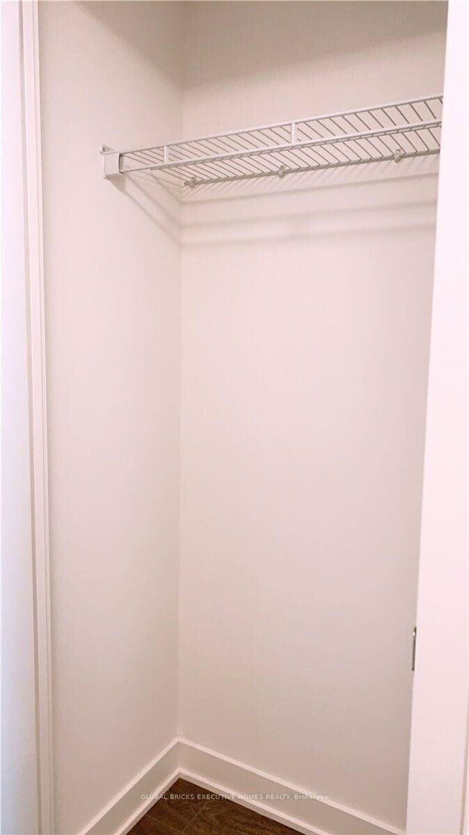 Property Photo:  188 Cumberland Street 1911  ON M5R 2G3 
