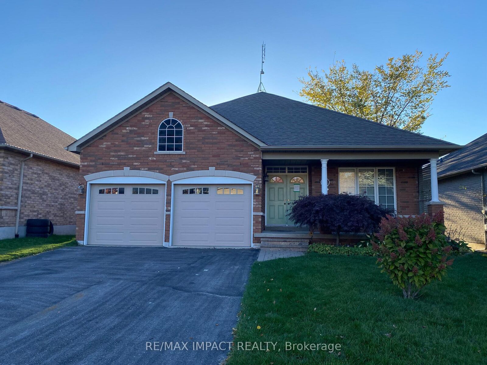 Property Photo:  1452 Greenvalley Trail Main  ON L1K 2N6 