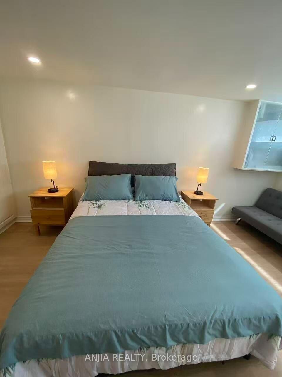 Property Photo:  86 Santa Barbara Road  ON M2N 2C2 