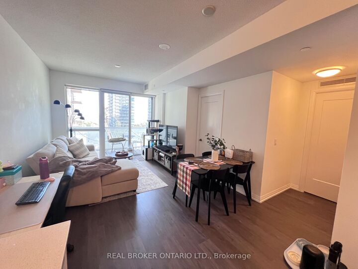 Property Photo:  101 Erskine Avenue 1207  ON M4P 0C5 