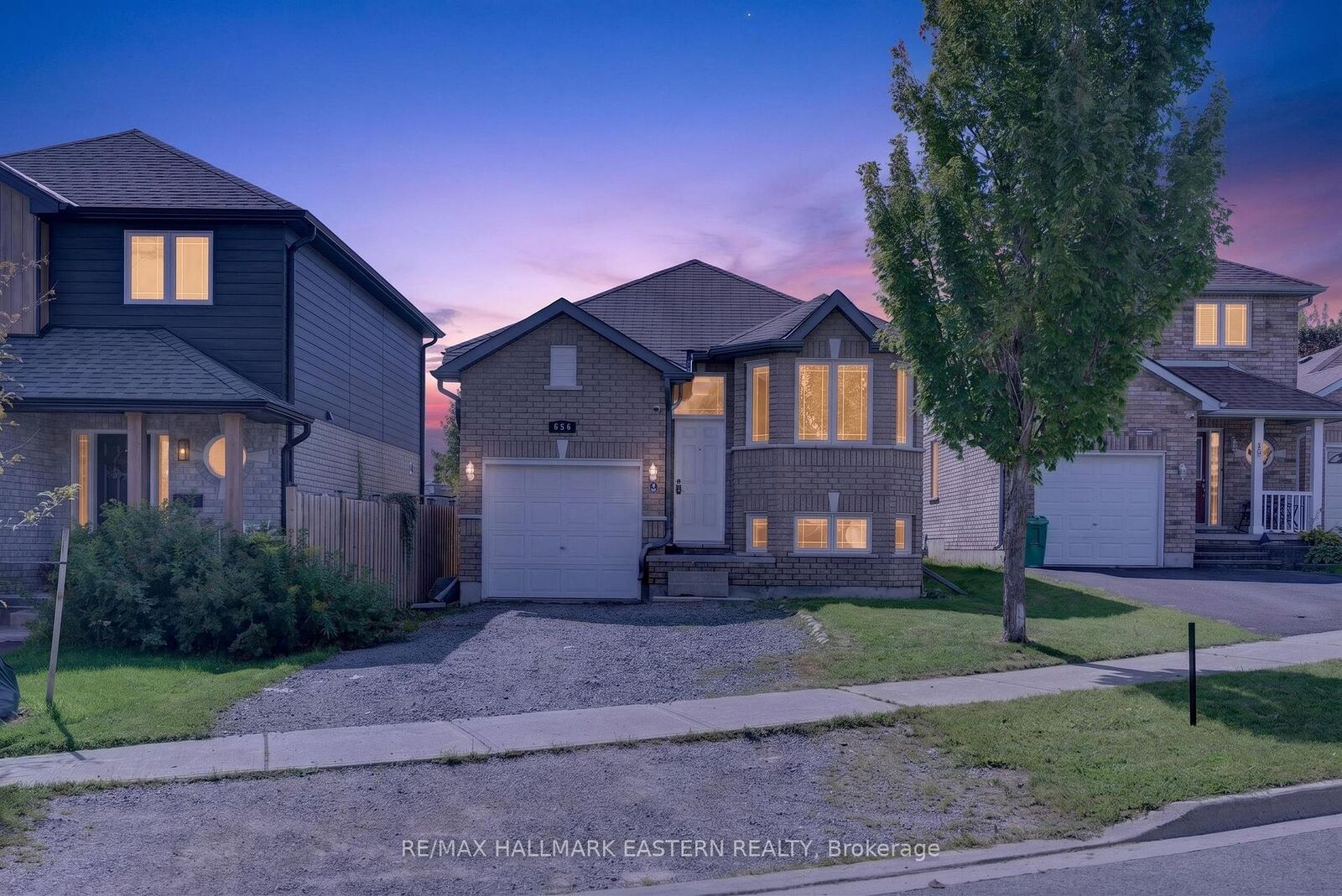 Photo de la propriété:  656 Clancy Crescent  ON K9K 2S3 
