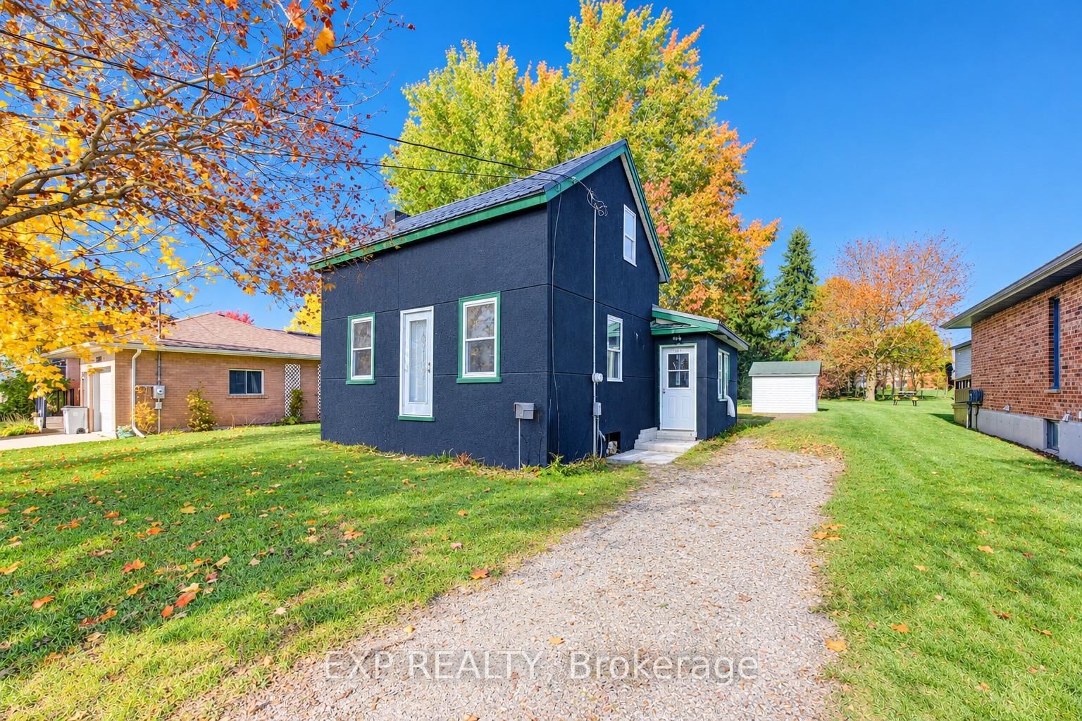 Property Photo:  745 Binning Street W  ON N4W 1H3 