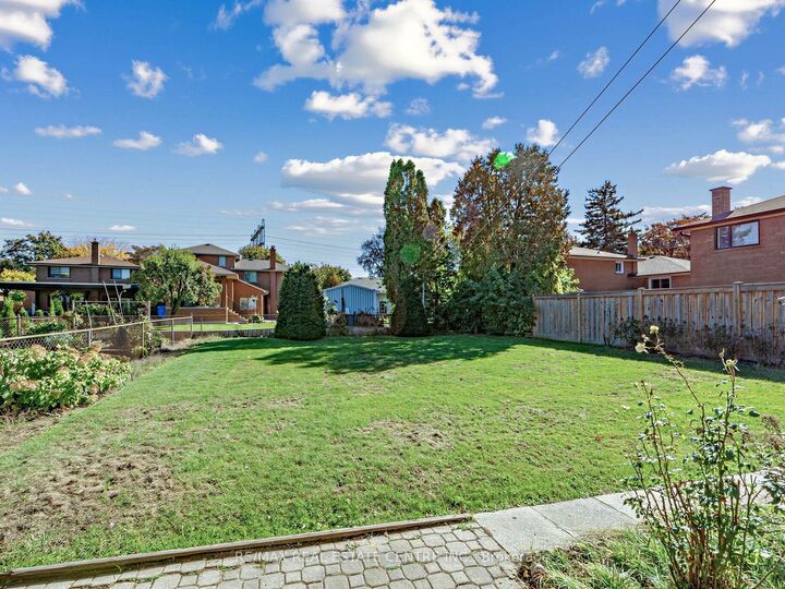 Property Photo:  2362 Denise Road  ON L4X 1J4 