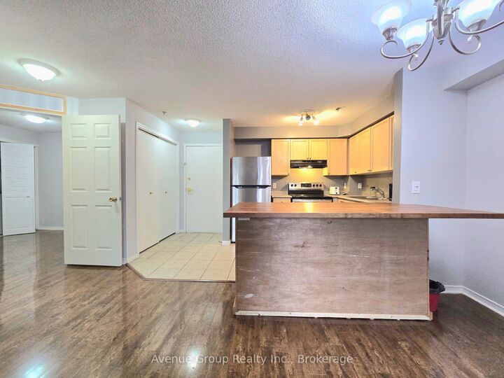 Property Photo:  684 Warden Avenue Room 3 - #314  ON M1L 4W4 