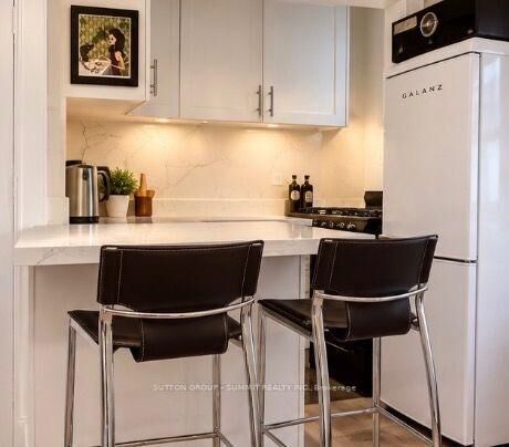 Property Photo:  98 Vaughan Road 203  ON M6C 2M1 