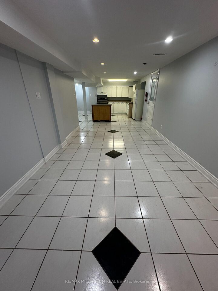 Property Photo:  1433 Daniel Creek Road Bsmt  ON L5V 1T8 