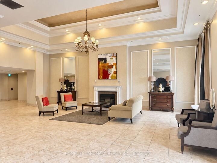 Property Photo:  8 Maison Parc Court 512  ON L4J 9K5 