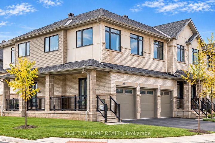 Photo de la propriété:  250 Monticello Avenue  ON K2S 2S1 