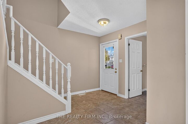 Property Photo:  941 Thistledown Way  ON N6G 4Z6 
