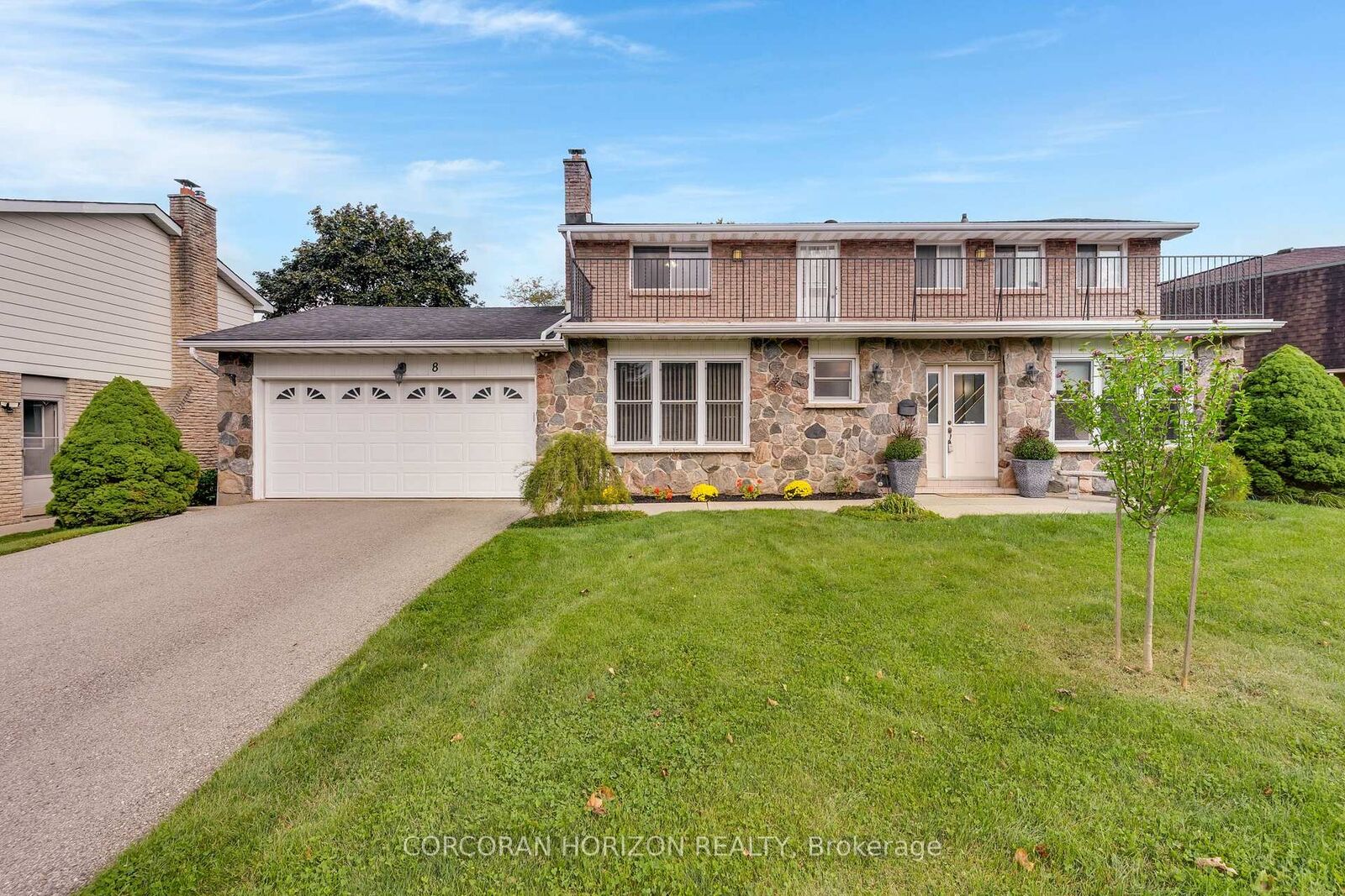 Property Photo:  8 Blue Spruce Court  ON N2N 1L1 