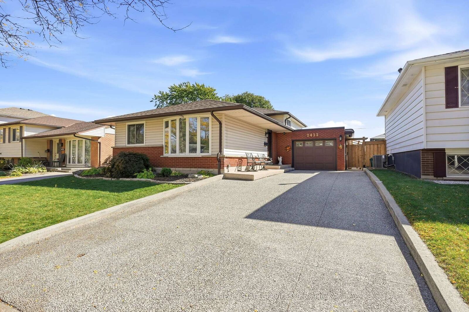 Property Photo:  2432 Cyprus Avenue  ON L7P 1G6 
