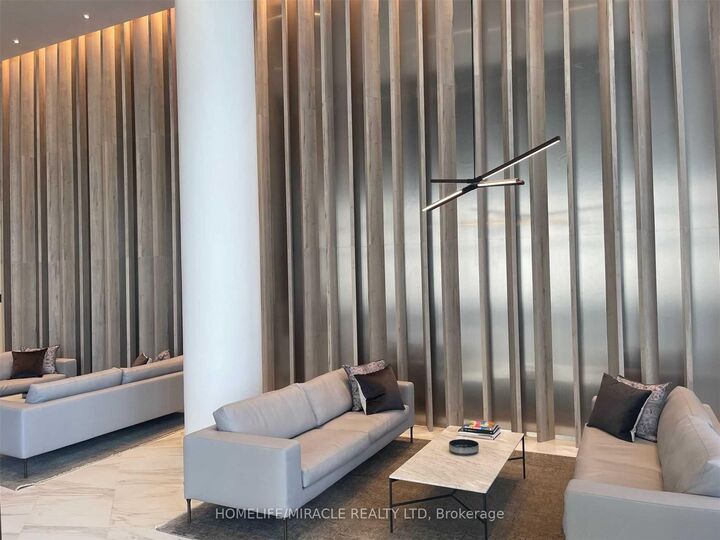 Property Photo:  3900 Confederation Parkway 523  ON L5B 0M3 