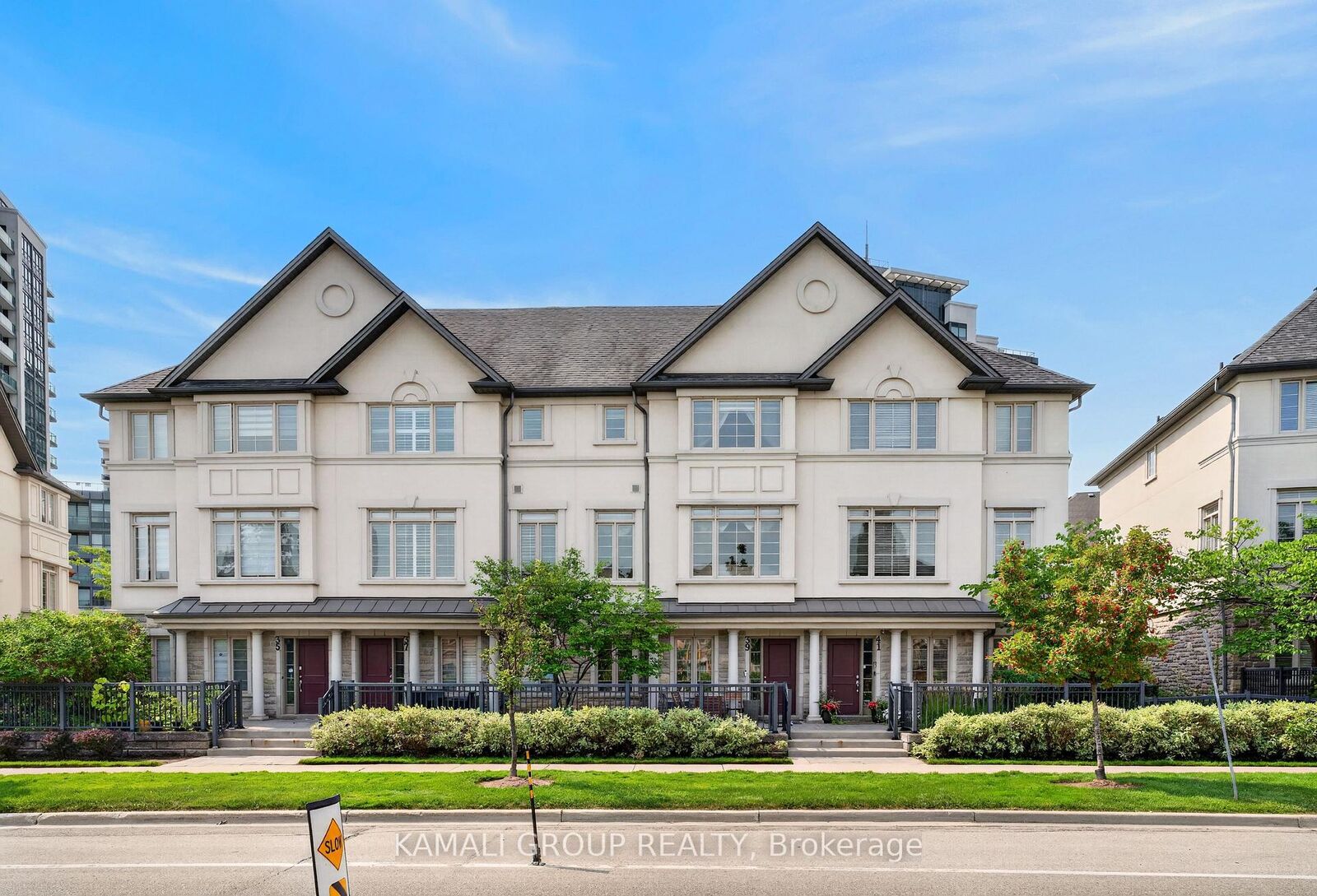 Property Photo:  39 Beverley Glen Boulevard  ON L4J 0G8 