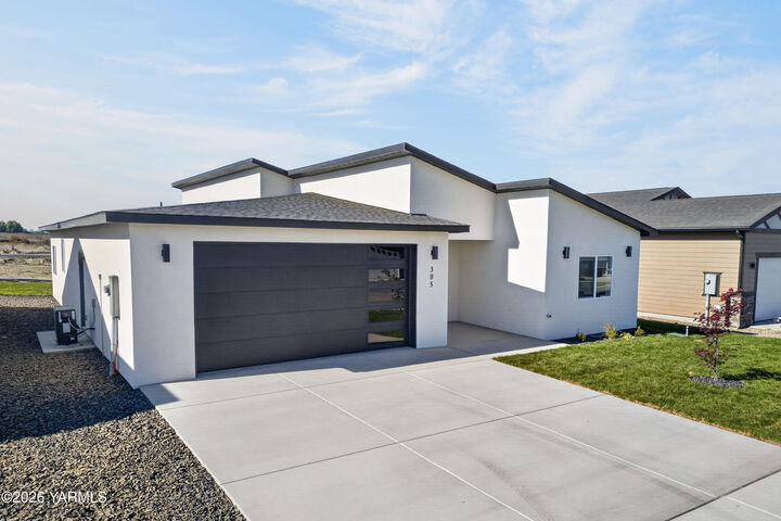 Property Photo:  305 Hogan St  WA 98944 