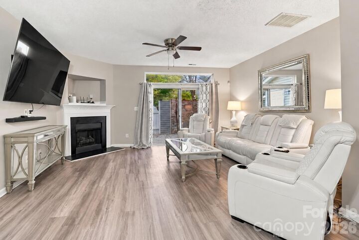 Property Photo: 8948 Cinnabay Drive NC 28216