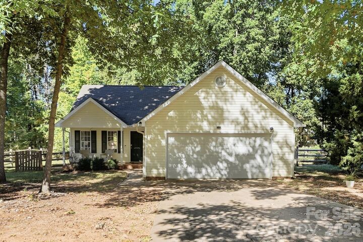Property Photo:  2116 Gambrel Way  NC 28112 