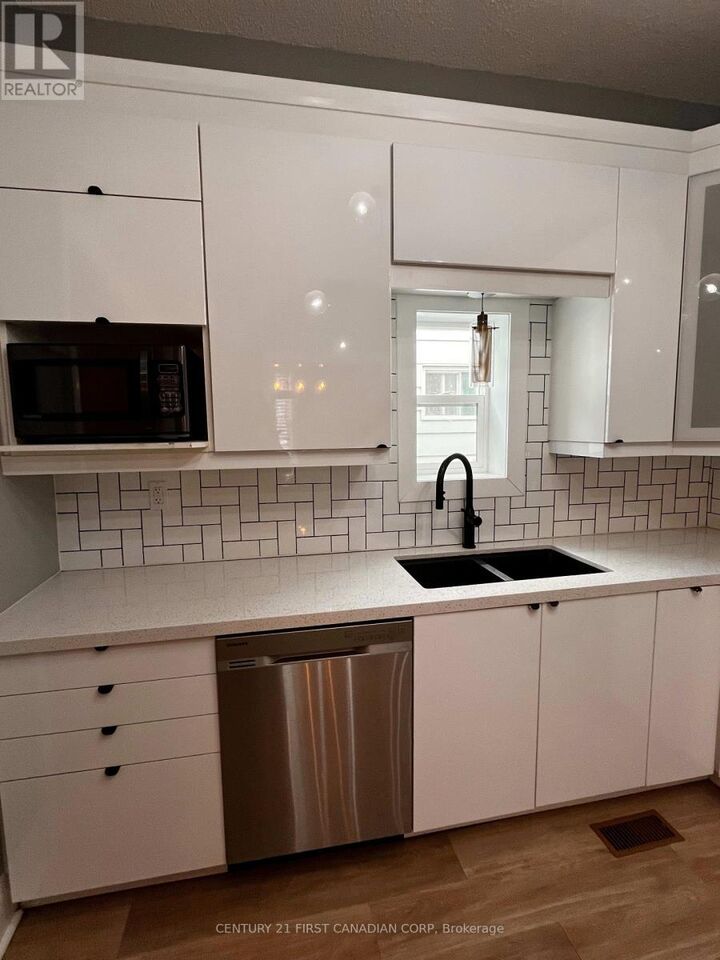 Property Photo:  223 Waterloo Street  ON N6B 2N2 