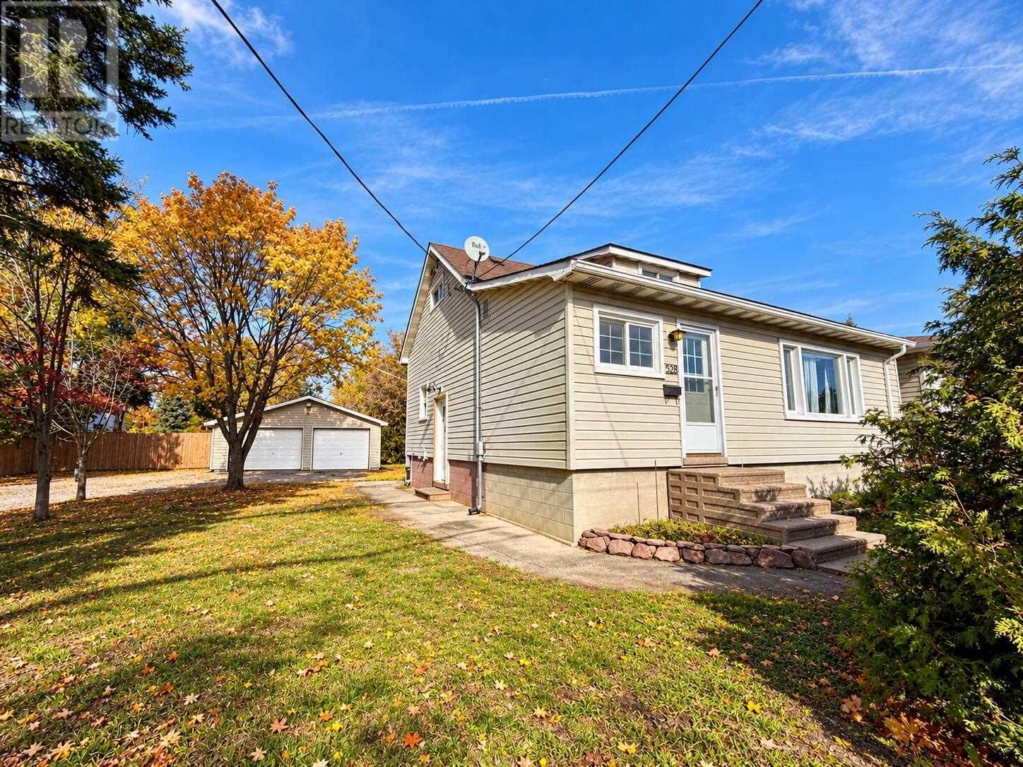 Property Photo: 328 McNabb St ON P6B 1Y6