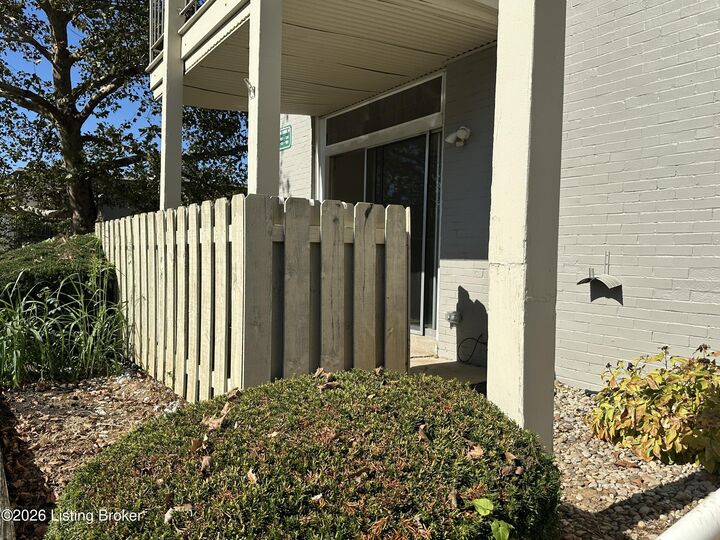 Property Photo:  1935 Gardiner Ln H 121  KY 40205 