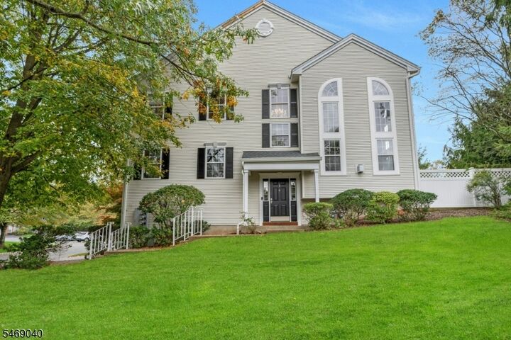 Property Photo:  1 Knox Ct  NJ 07920 