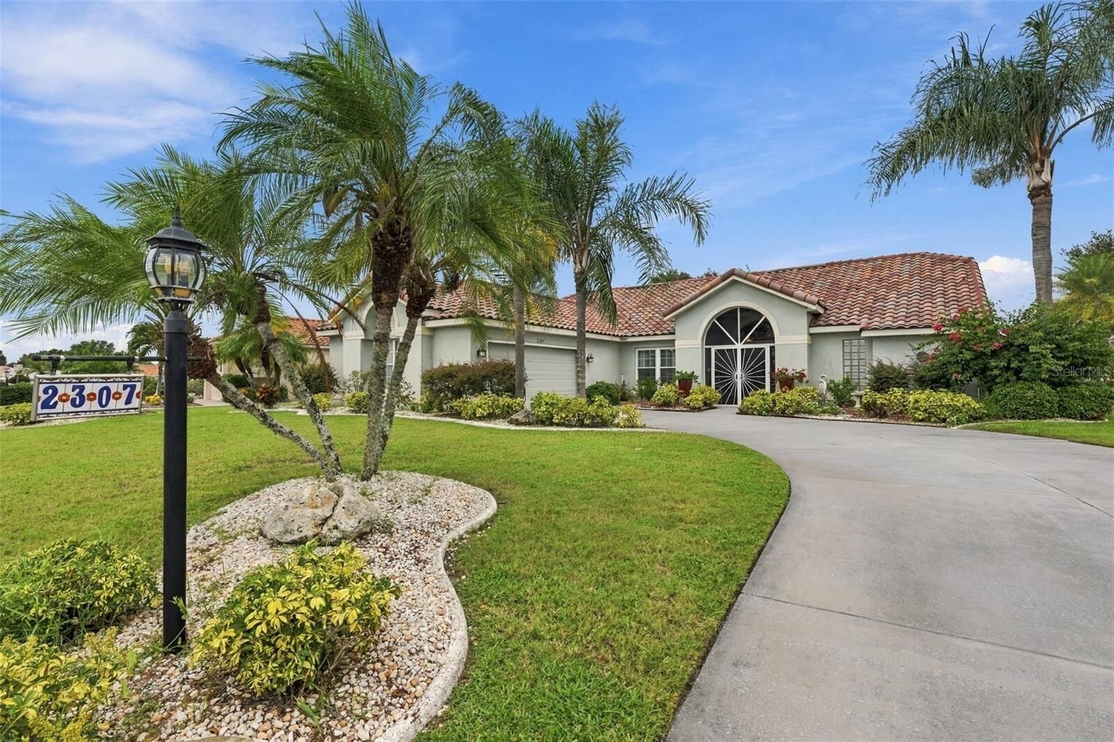 Property Photo:  2307 Platinum Drive  FL 33573 