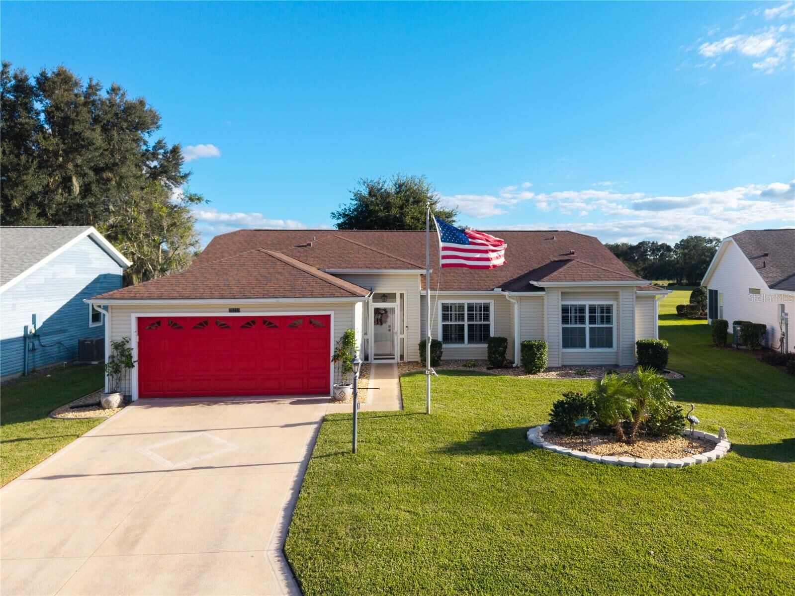 Property Photo:  25233 Lost Oak Circle  FL 34748 