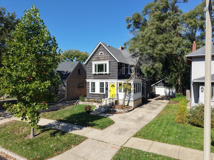 Property Photo: 250 Iowa Street IL 60302