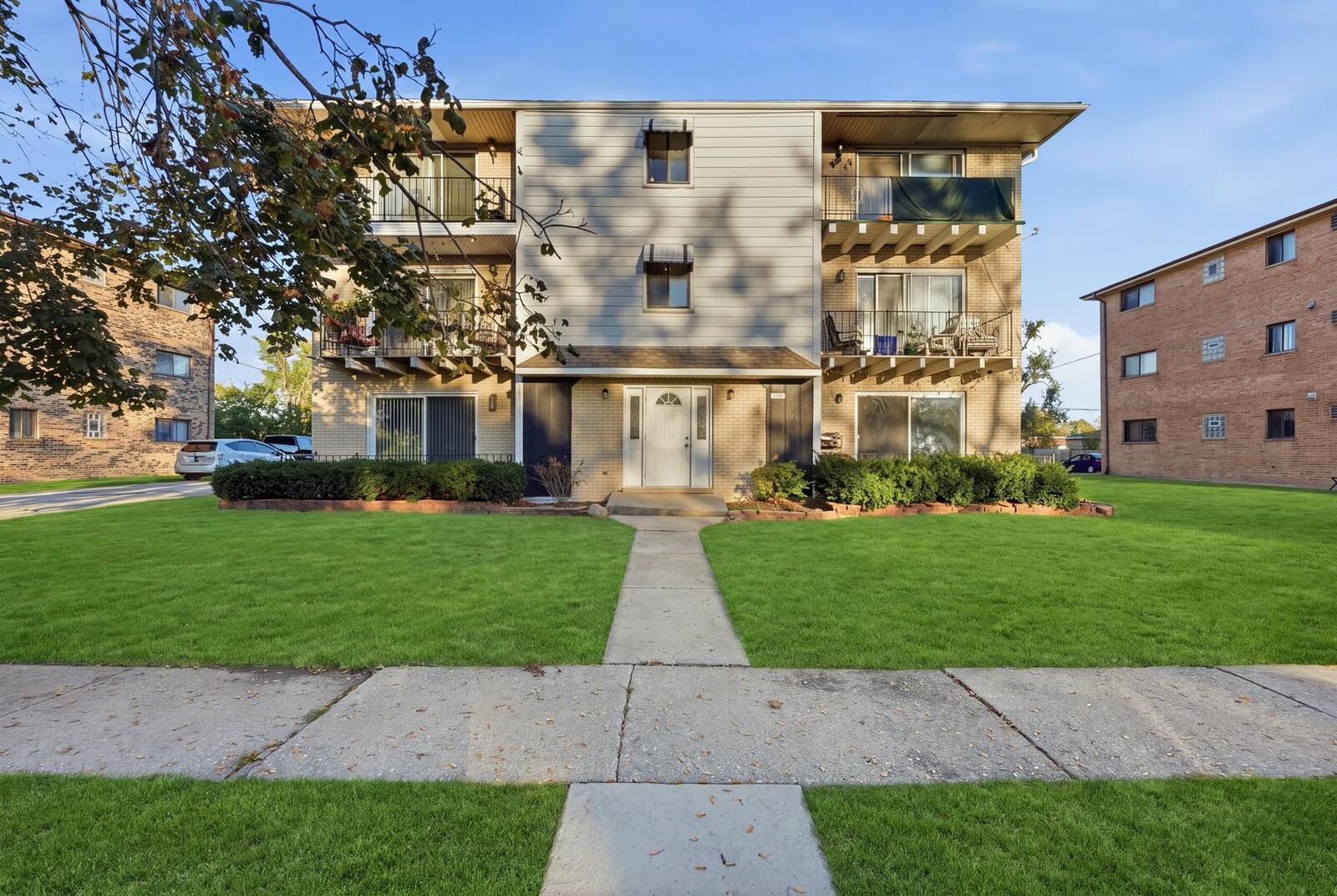 Property Photo:  8009 Beloit Avenue 1A  IL 60455 