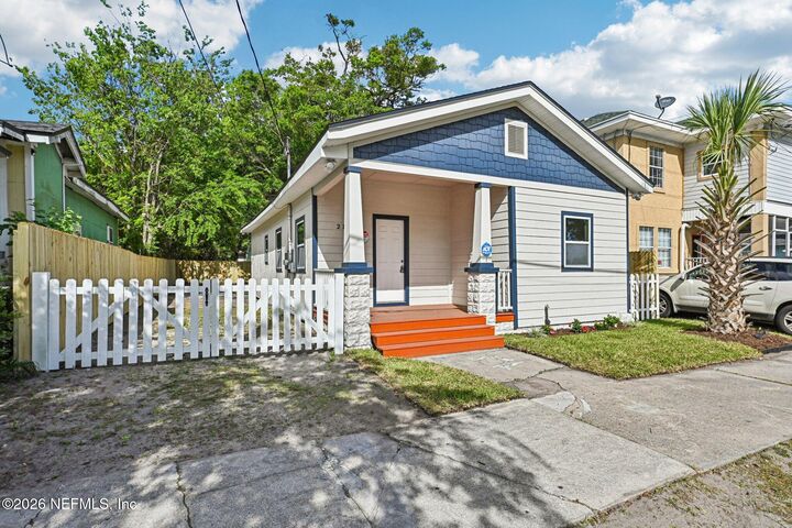 Property Photo: 2120 N Davis Street FL 32209