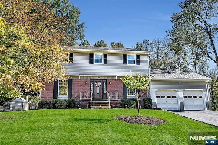 Property Photo:  8 Cedar Lane  NJ 07068 